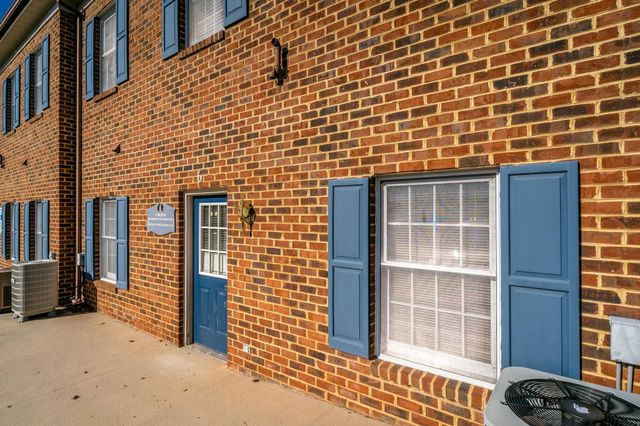 1600 N Coalter St Ste 6, Staunton, VA 24401