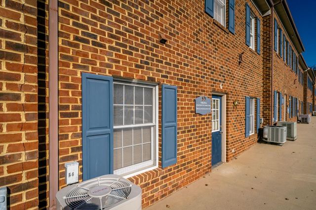 1600 N Coalter St Ste 6, Staunton, VA 24401