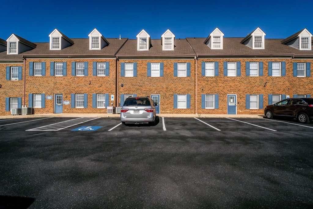 1600 N Coalter St Ste 6, Staunton, VA 24401