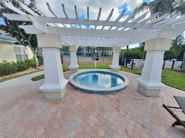 5140 NORTHRIDGE ROAD 102, Sarasota, FL 34238