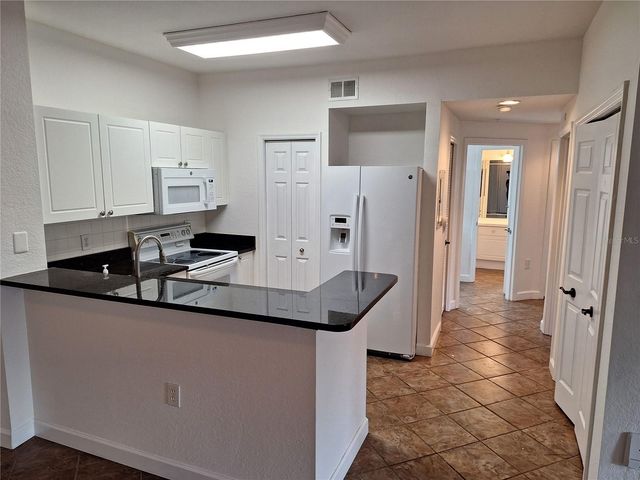 5140 NORTHRIDGE ROAD 102, Sarasota, FL 34238