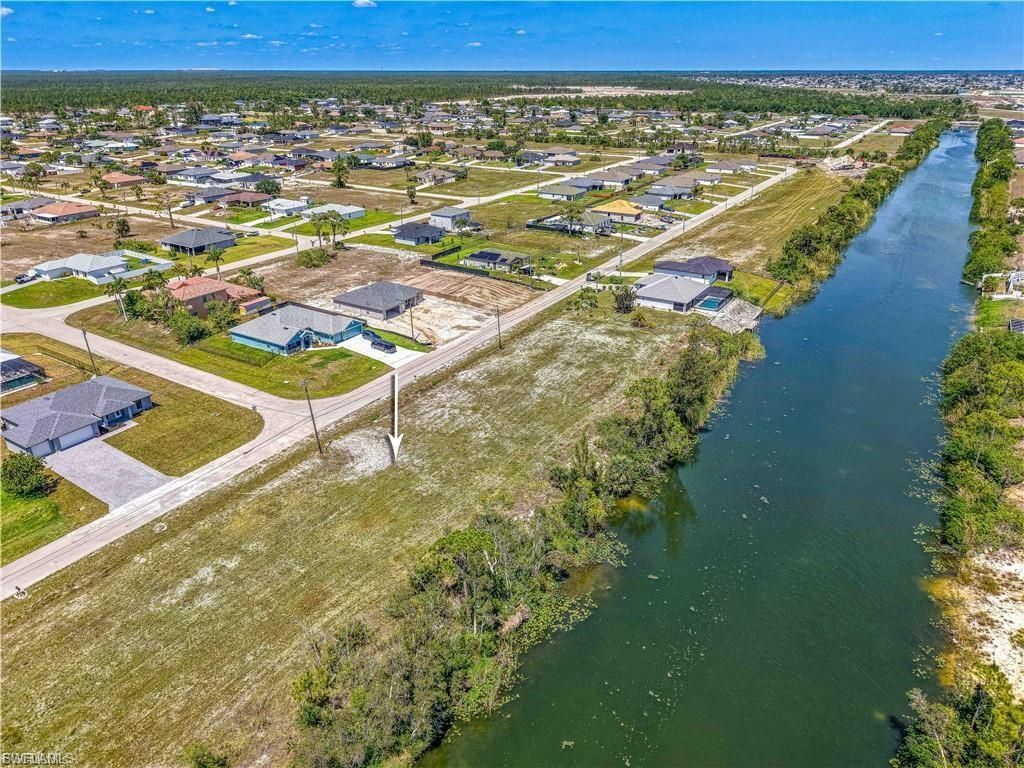 Image 8 of property listing at 2002 NW 27th ST, Cape Coral, FL 33993