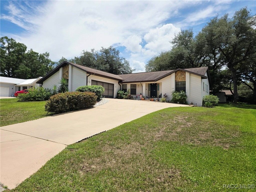 1219 E Silver Thorn Loop, Hernando, FL 34442