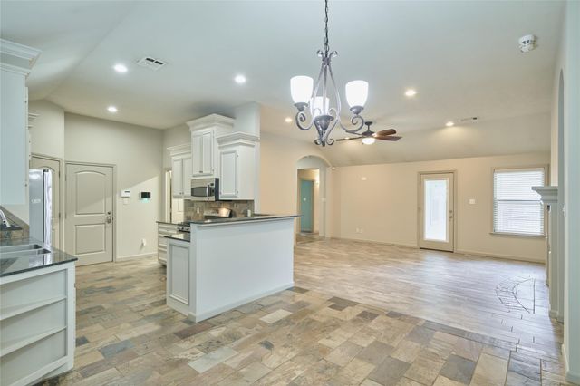 13613 Vail Drive, Montgomery, TX 77356