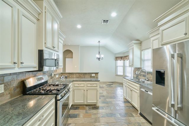 13613 Vail Drive, Montgomery, TX 77356