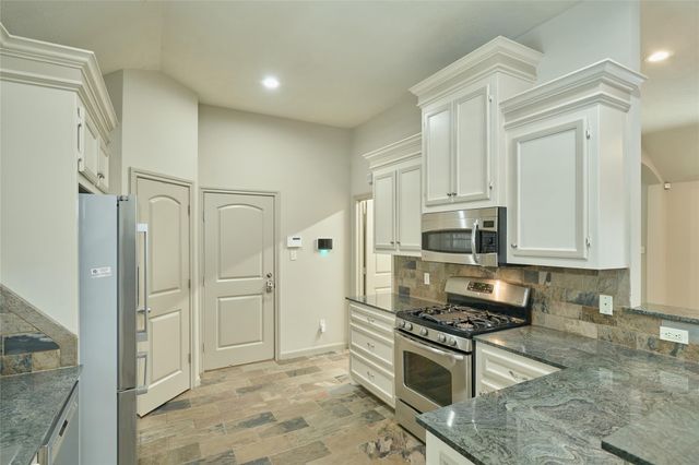 13613 Vail Drive, Montgomery, TX 77356