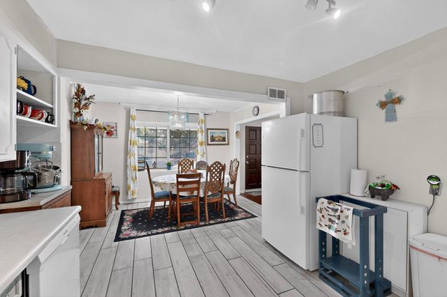 821 WHITING Road SW, Albuquerque, NM 87105