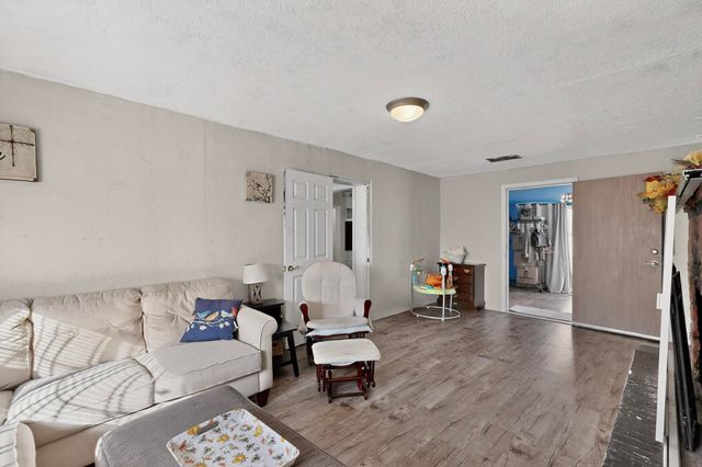 821 WHITING Road SW, Albuquerque, NM 87105