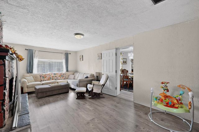 821 WHITING Road SW, Albuquerque, NM 87105