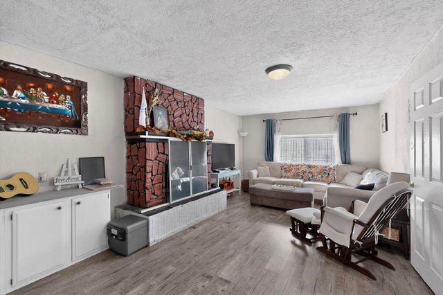 821 WHITING Road SW, Albuquerque, NM 87105