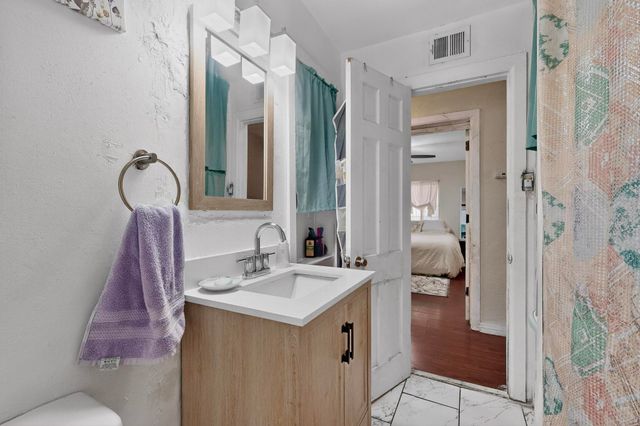 821 WHITING Road SW, Albuquerque, NM 87105