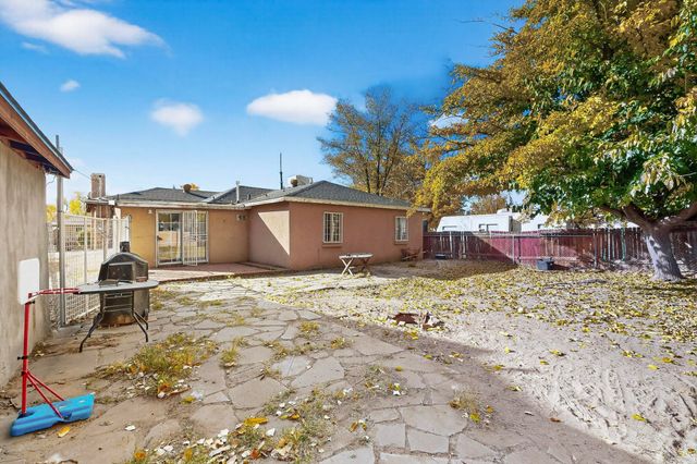 821 WHITING Road SW, Albuquerque, NM 87105