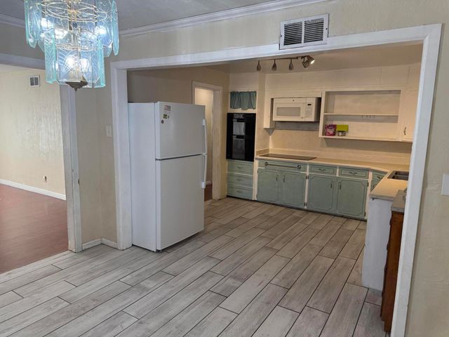 821 WHITING Road SW, Albuquerque, NM 87105