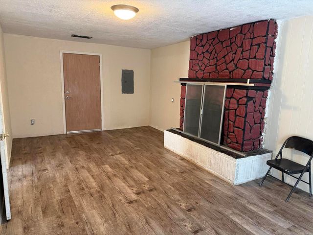 821 WHITING Road SW, Albuquerque, NM 87105