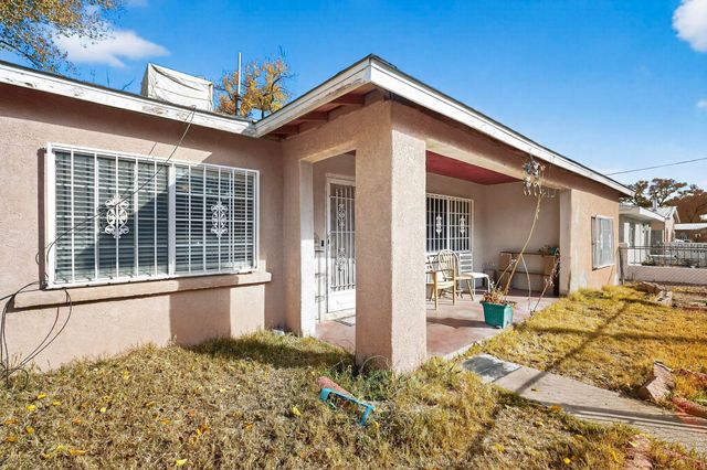 821 WHITING Road SW, Albuquerque, NM 87105