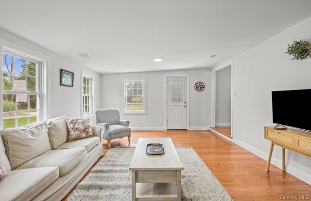 12 Pleasant Avenue, Westhampton, NY 11977