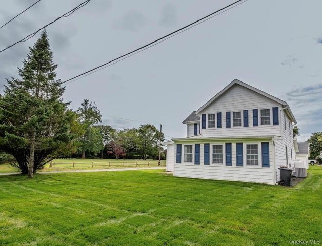 12 Pleasant Avenue, Westhampton, NY 11977