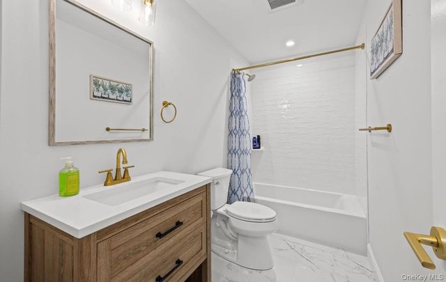 12 Pleasant Avenue, Westhampton, NY 11977