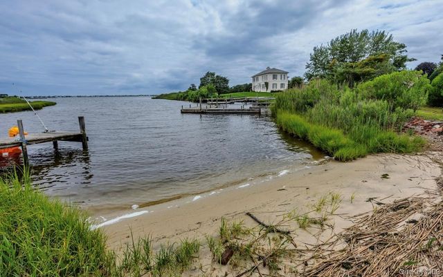 12 Pleasant Avenue, Westhampton, NY 11977