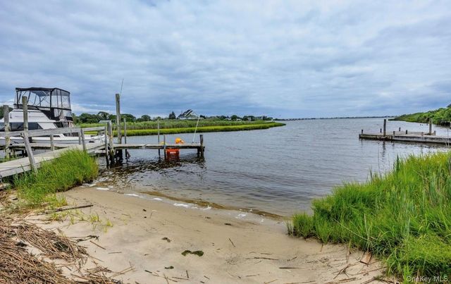 12 Pleasant Avenue, Westhampton, NY 11977