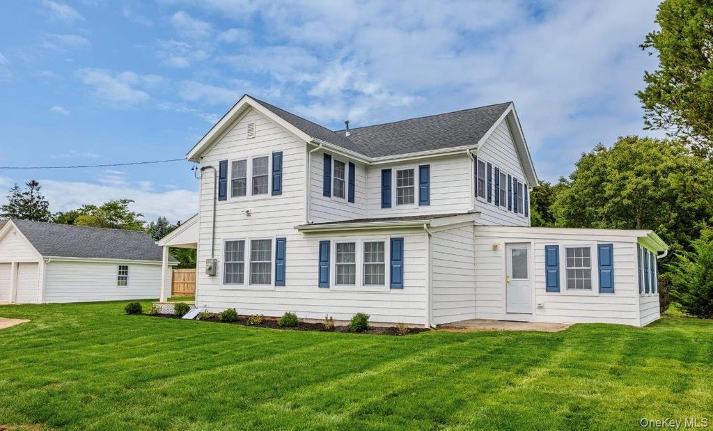 12 Pleasant Avenue, Westhampton, NY 11977