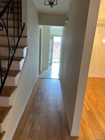 409 Fox Hills Drive, Bloomfield Hills, MI 48304
