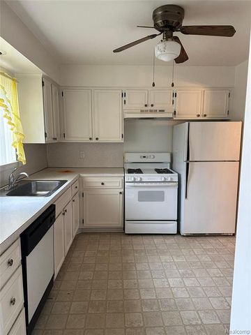 409 Fox Hills Drive, Bloomfield Hills, MI 48304