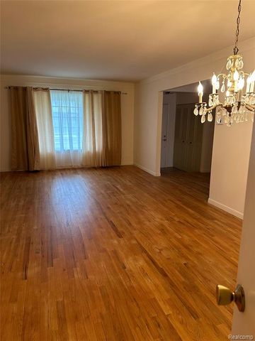 409 Fox Hills Drive, Bloomfield Hills, MI 48304