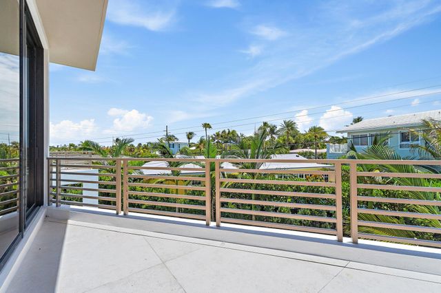 390 Jupiter Lane, Juno Beach, FL 33408