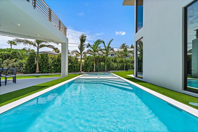 390 Jupiter Lane, Juno Beach, FL 33408