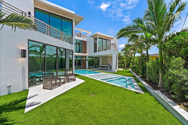 390 Jupiter Lane, Juno Beach, FL 33408