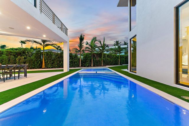 390 Jupiter Lane, Juno Beach, FL 33408