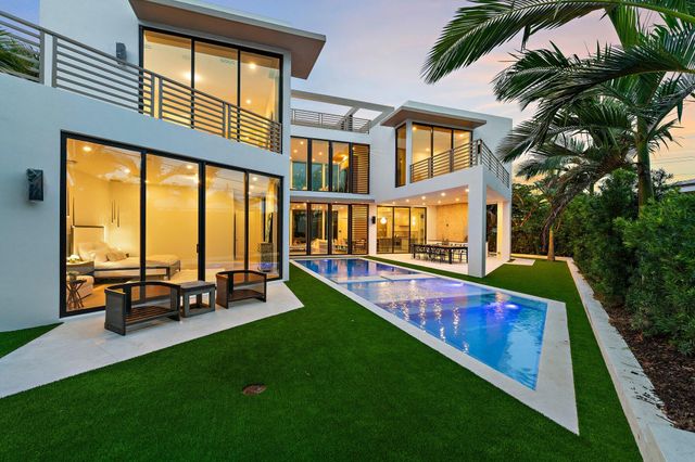 390 Jupiter Lane, Juno Beach, FL 33408