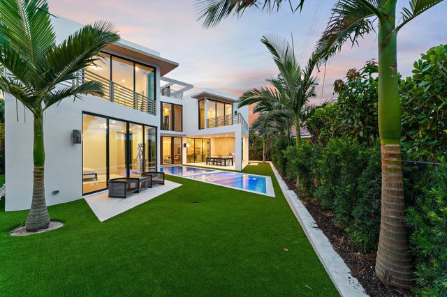390 Jupiter Lane, Juno Beach, FL 33408