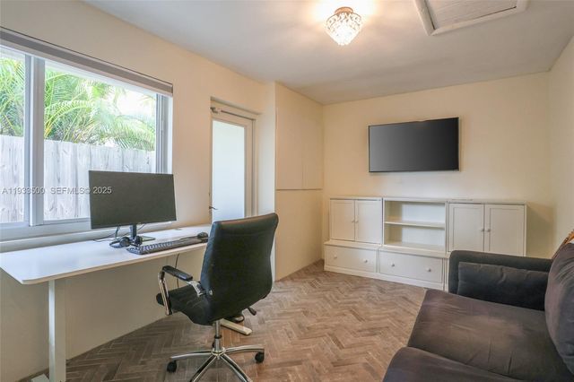 1707 NE 52nd St, Fort Lauderdale, FL 33334