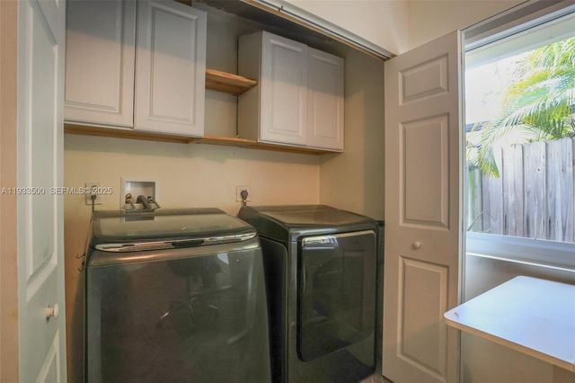 1707 NE 52nd St, Fort Lauderdale, FL 33334