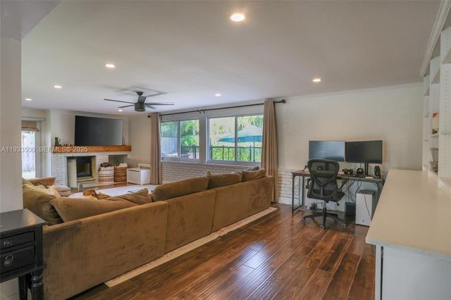 1707 NE 52nd St, Fort Lauderdale, FL 33334