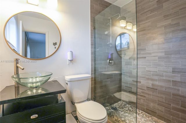 1707 NE 52nd St, Fort Lauderdale, FL 33334