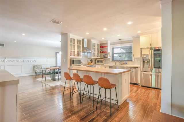 1707 NE 52nd St, Fort Lauderdale, FL 33334