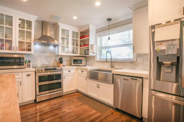 1707 NE 52nd St, Fort Lauderdale, FL 33334