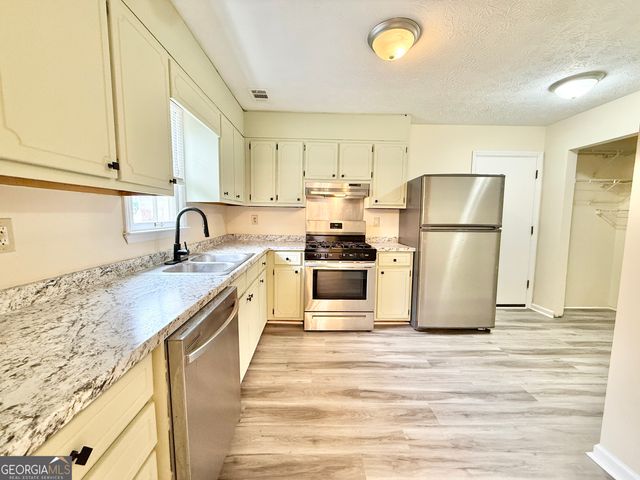 5370 Ridge Forest Drive, Stone Mountain, GA 30083