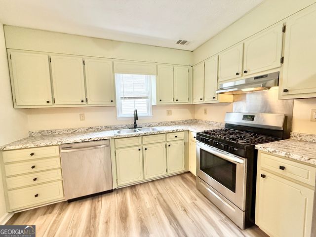 5370 Ridge Forest Drive, Stone Mountain, GA 30083