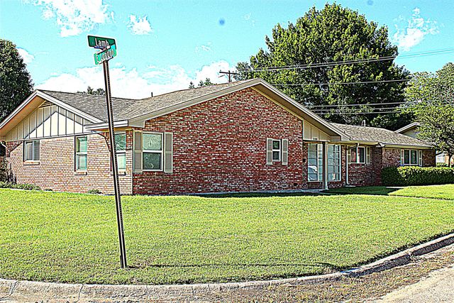 1100 N Lamb Street, Bowie, TX 76230