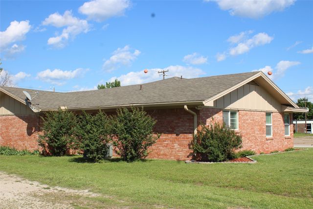 1100 N Lamb Street, Bowie, TX 76230