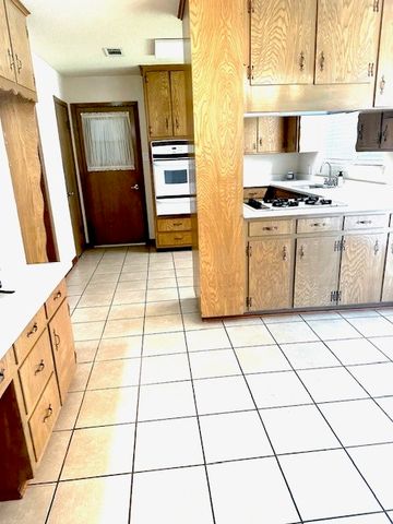 1100 N Lamb Street, Bowie, TX 76230