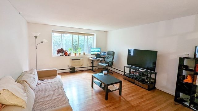 50 Green Street 114, Brookline, MA 02446