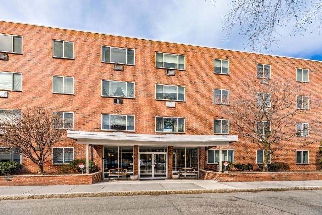 50 Green Street 114, Brookline, MA 02446