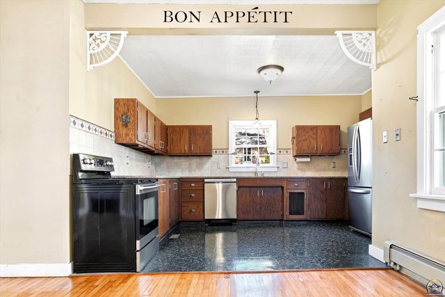 411 SW Greenwood AVE, Topeka, KS 66606