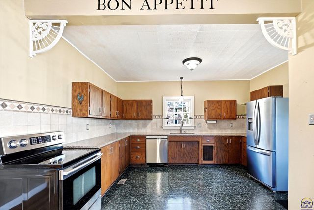 411 SW Greenwood AVE, Topeka, KS 66606