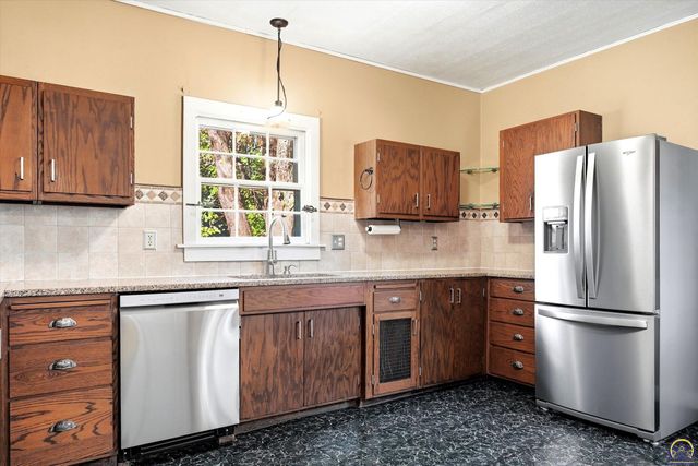 411 SW Greenwood AVE, Topeka, KS 66606